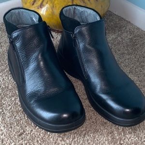 NAOT ankle bootie luxury orthopedic fits size 8